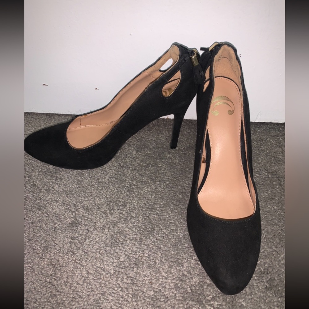 Size 8 Black stilettos